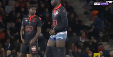 中超比赛亮点：上海海港2-1战胜山东泰山,