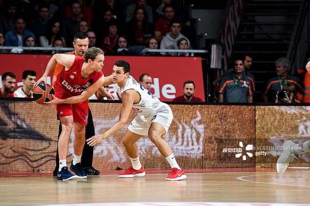 NBA战报：米切尔48分，骑士130-126险胜奇才（NBA速报：米切尔狂砍48分，骑士130-126险胜奇才）