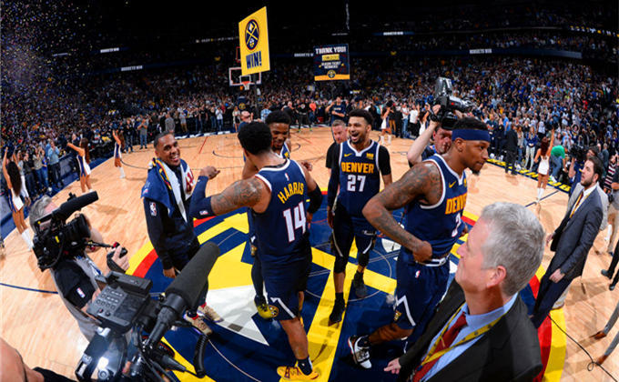 孔蒂：因为伤病我们的中场已经空了，希望坏运气能离我们远去（孔蒂：中场被伤病掏空，盼坏运气远离）