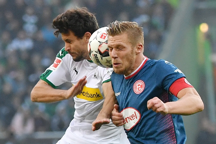 沪媒谈海港亚冠失利：能上的都上了，用尽全力仍是一声叹息（沪媒评海港亚冠出局：能上尽上，拼到最后仍是无奈叹息）