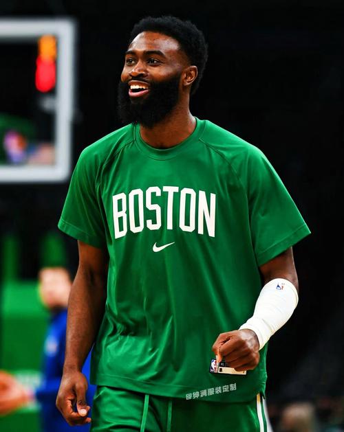 这队的传球流动太迷人（这支球队的传球流畅得令人着迷）