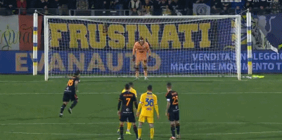 法媒：梅斯后卫夸奥不满未首发，坐在皮球上拒绝赛前热身