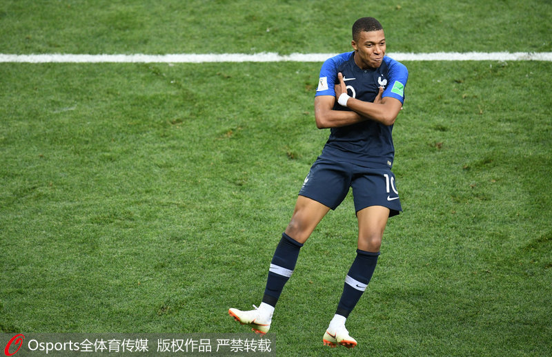 记者：阿芳和伊藤洋辉预计12月复出，穆西亚拉则需要更长时间