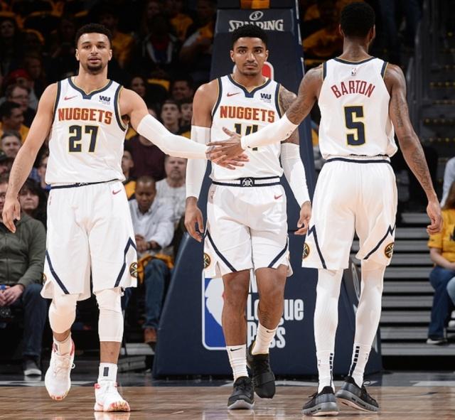 率队晋级美职联1／4决赛后，梅西现场观看儿子训练（带队闯入美职联八强后，梅西现场旁观儿子训练）