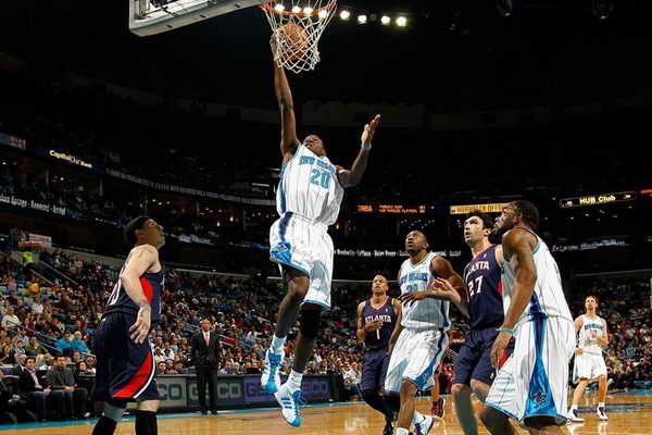 利物浦主力萨拉赫连续三轮替补，怒斥教练斯洛特，暗示可能离队。（利物浦核心萨拉赫连续三轮无缘首发，怒批主帅斯洛特，暗示或将离队）