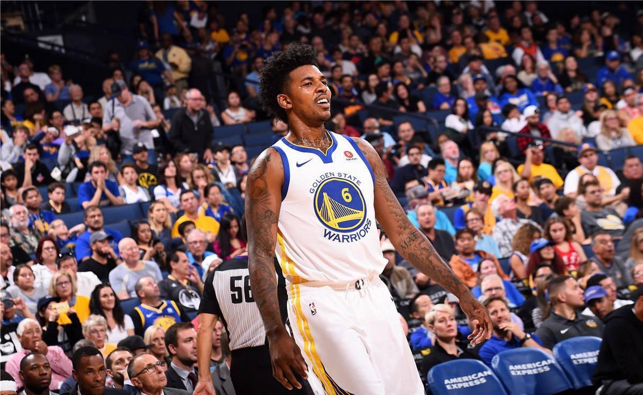 西甲发布冬季新款比赛用球：荧光黄配色，纹理致敬赛车运动（西甲推出冬季比赛用新球：荧光黄主色，纹理灵感致敬赛车运动）